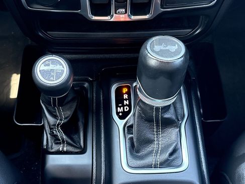 Used 2022 Jeep Wrangler Unlimited Sahara w/ Cold Weather Group AWD/4WD image 22