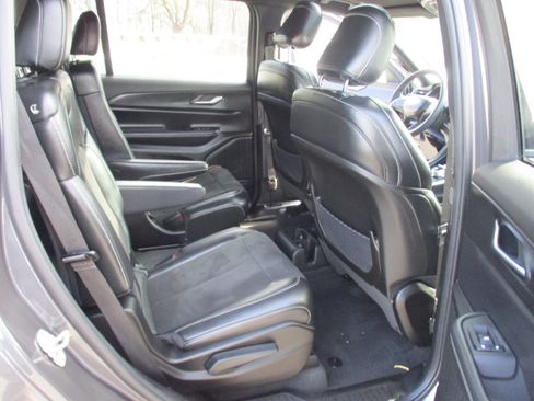 Certified 2023 Jeep Grand Cherokee L Laredo image 16