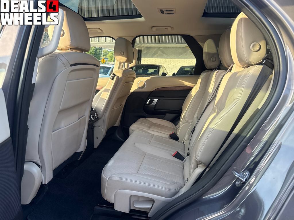 Used 2017 Land Rover Discovery HSE AWD/4WD image 26