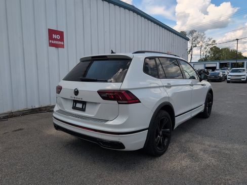 Used 2023 Volkswagen Tiguan SE R-Line FWD image 9