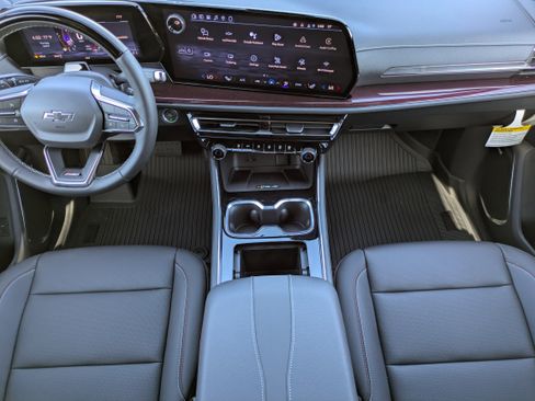 New 2026 Chevrolet Traverse Z71 w/ Enhanced Driving Package AWD/4WD image 12