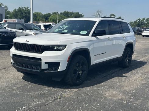 Used 2023 Jeep Grand Cherokee L Laredo AWD/4WD image 7