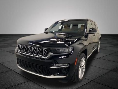 Used 2023 Jeep Grand Cherokee Summit w/ Luxury Tech Group V AWD/4WD image 3