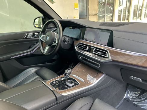 Used 2020 BMW X5 M50i image 23