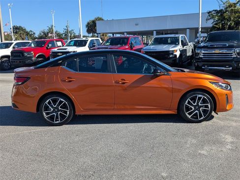 Used 2025 Nissan Sentra SR w/ SR Premium Package image 2