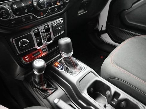 Used 2019 Jeep Wrangler Unlimited Rubicon AWD/4WD image 16
