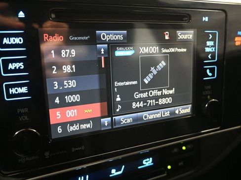 Used 2018 Toyota Corolla SE image 17