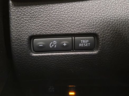 Used 2017 Nissan Rogue SV image 23