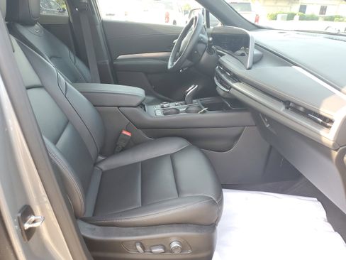 Used 2024 Cadillac XT4 Premium Luxury image 11