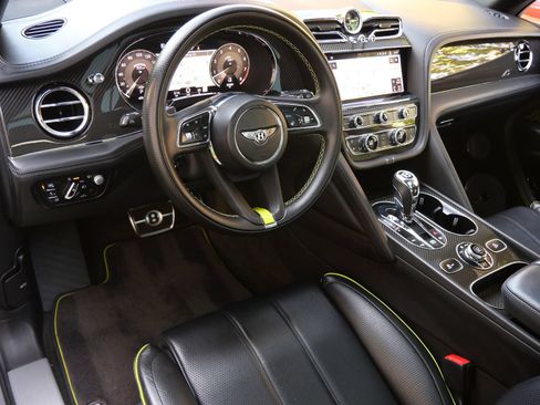 Used 2023 Bentley Bentayga AWD/4WD image 7
