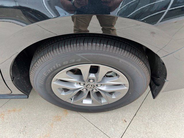 Used 2025 Toyota Sienna XLE w/ XLE Plus Package AWD/4WD image 11