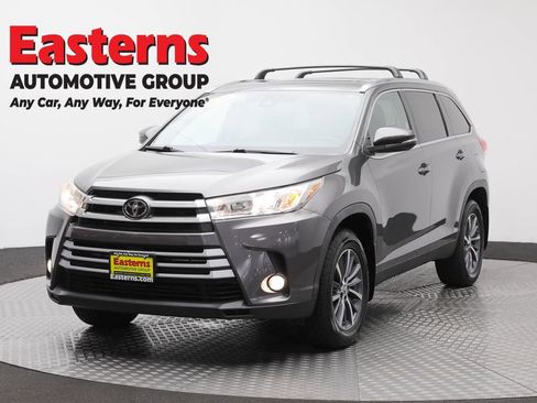 Used 2019 Toyota Highlander XLE AWD/4WD image 1