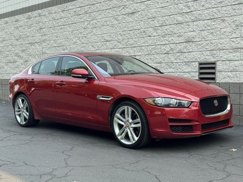 Used 2018 Jaguar XE Premium AWD/4WD image 18