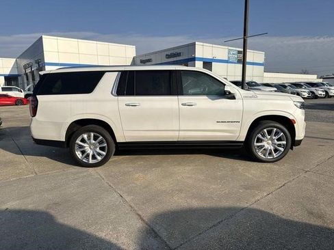 Certified 2024 Chevrolet Suburban High Country image 9