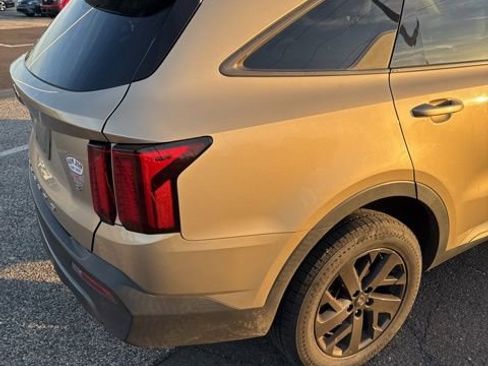 Used 2021 Kia Sorento S image 17