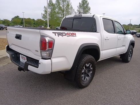 Used 2021 Toyota Tacoma TRD Off-Road w/ Technology Package AWD/4WD image 3