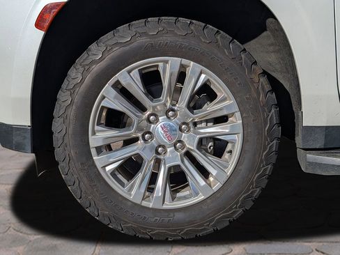 Used 2021 GMC Yukon XL Denali w/ Advanced Technology Package AWD/4WD image 12