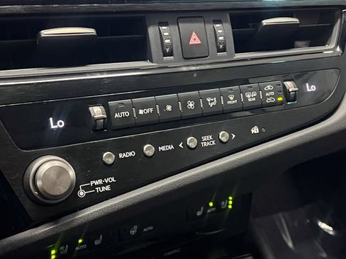 Certified 2022 Lexus ES 300h w/ Premium Package FWD image 20