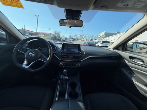 Used 2025 Nissan Altima 2.5 SV image 35