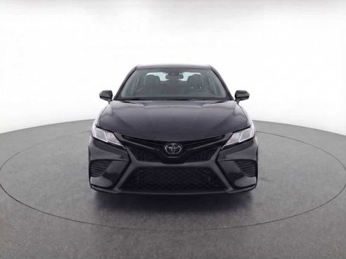 Used 2019 Toyota Camry XSE image 3