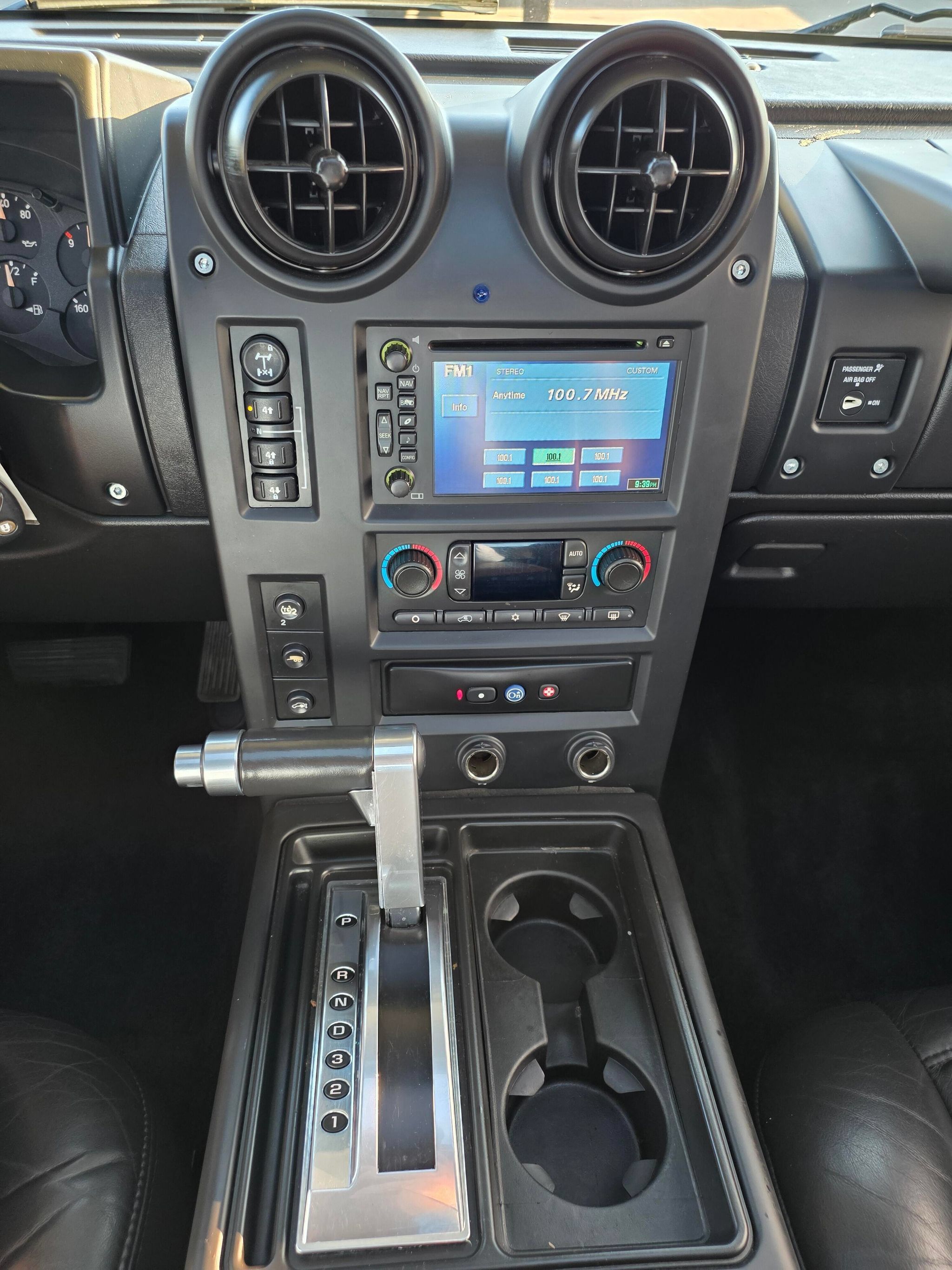 Used 2005 HUMMER H2 SUT w/ Preferred Equipment Group AWD/4WD image 17