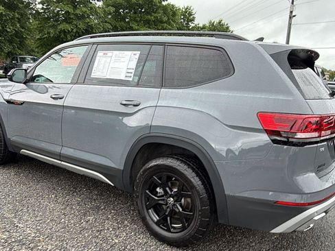 Used 2025 Volkswagen Atlas Peak Edition SE AWD/4WD image 7