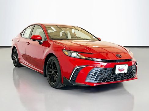 New 2026 Toyota Camry SE FWD image 3