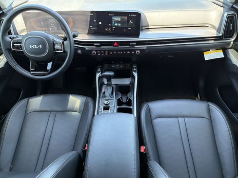 Used 2025 Kia Sorento EX w/ Panoramic Sunroof Package FWD image 3