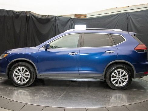 Used 2018 Nissan Rogue SV image 9