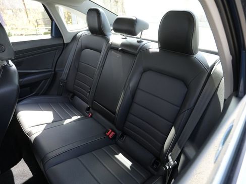Used 2021 Volkswagen Jetta SE w/ SE Cold Weather Package FWD image 18