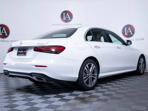 Used 2022 Mercedes-Benz E 350 4MATIC Sedan image 5