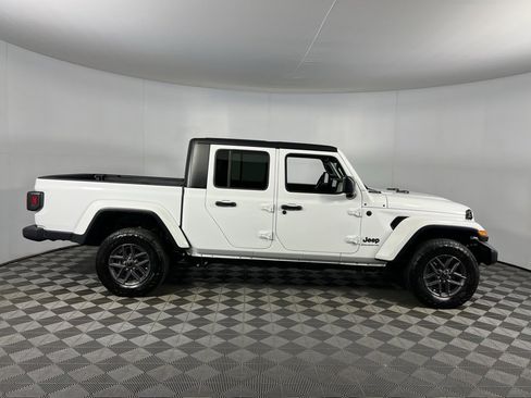 Certified 2024 Jeep Gladiator Sport image 5