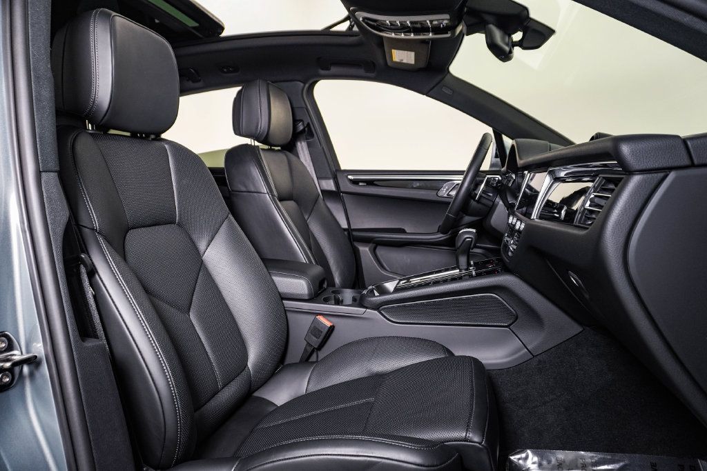Certified 2026 Porsche Macan AWD/4WD image 15
