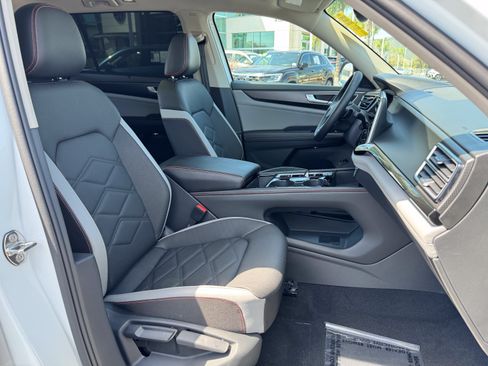 Used 2025 Volkswagen Atlas Peak Edition SE AWD/4WD image 39