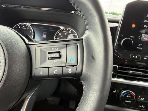Used 2025 Nissan Pathfinder SL AWD/4WD image 16