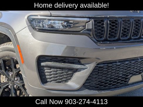 Used 2025 Jeep Grand Cherokee Altitude image 3