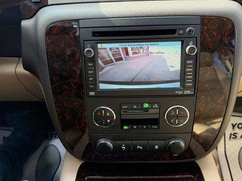 Used 2011 GMC Yukon XL Denali image 29