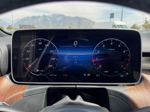 New 2025 Mercedes-Benz C 300 4MATIC Sedan image 18