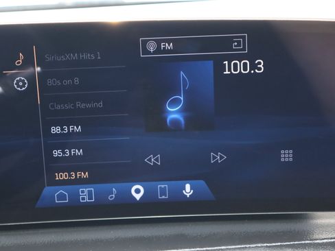 Used 2025 Cadillac XT4 Premium Luxury FWD image 34