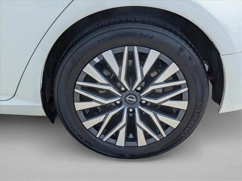 Used 2025 Nissan Altima 2.5 SV image 23