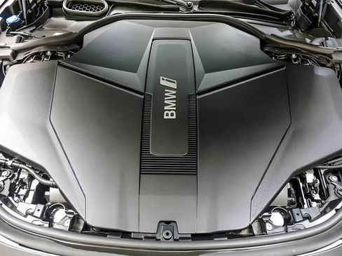 Used 2023 BMW i7 xDrive60 AWD/4WD image 34