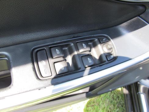 Used 2018 Volvo V60 T5 Dynamic w/ Vision Package image 23