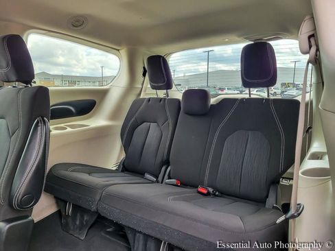 Used 2023 Chrysler Voyager LX FWD image 12