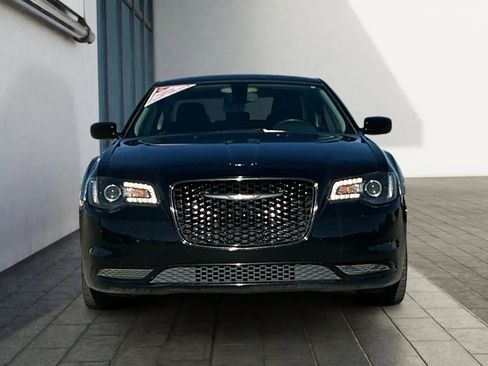 Used 2022 Chrysler 300 Touring w/ Sport Appearance Package image 8