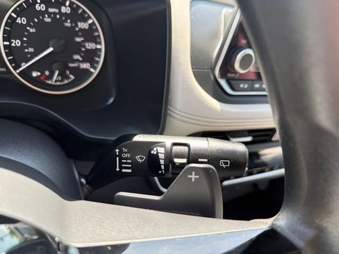 Used 2023 Nissan Rogue SV AWD/4WD image 29