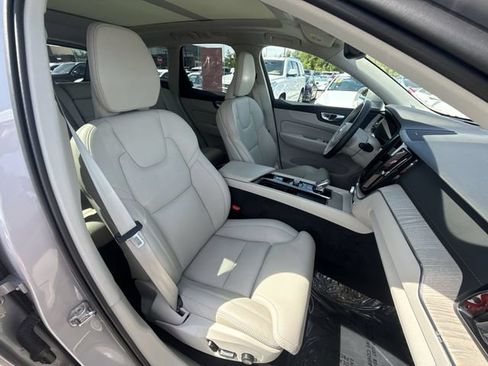 Used 2022 Volvo XC60 B6 Inscription AWD/4WD image 24