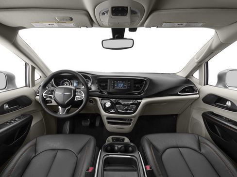 Used 2017 Chrysler Pacifica Touring-L FWD image 11