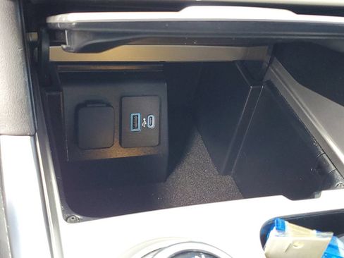 Used 2023 Ford Explorer XLT w/ Equipment Group 202A AWD/4WD image 25