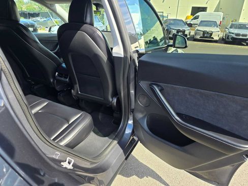 Used 2021 Tesla Model Y Long Range AWD/4WD image 13