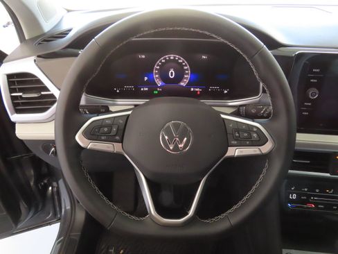 New 2026 Volkswagen Taos SE FWD image 16